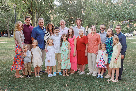 jessicakaplan-extended-family-photo-outdoor-session