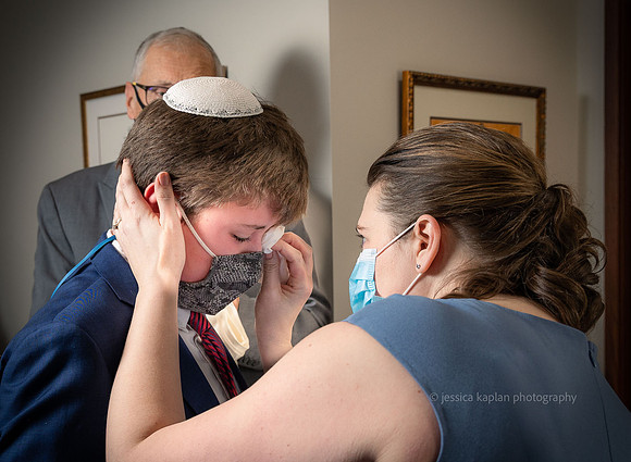 jessicakaplan-bar-mitzvah-emotional-moment-with-mom